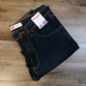 WRANGLER Men's 30x30 NWT Jeans Regular Fit Free To Stretch COLOR: DARK BLUE